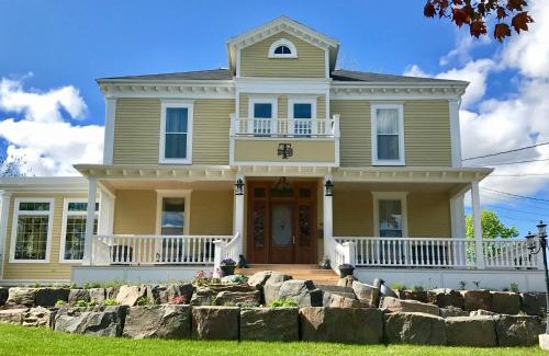 Wolfville Hotel | Tattingstone Inn