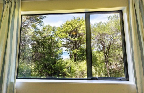 Collingwood Cabin | Tauhou Cabin - Ao Marama Retreat - Stunning Bush setting and Ocean Views