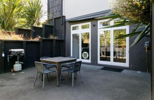 Taupo Apartment | Taupo Getaway, Private 2BR Apartment With Courtyard