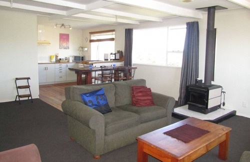 Taupo House | Taupo View - Spacious and central home with free WiFi