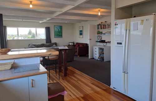 Taupo House | Taupo View - Spacious and central home with free WiFi