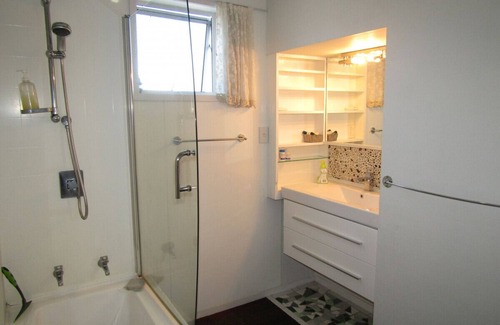 Taupo House | Taupo View - Spacious and central home with free WiFi