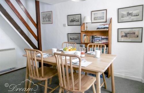 Corfe Castle Village House | Tavern Way