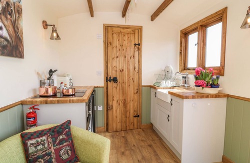 Crediton Cottage | TAWNY, romantic, with hot tub in Morchard Bishop
