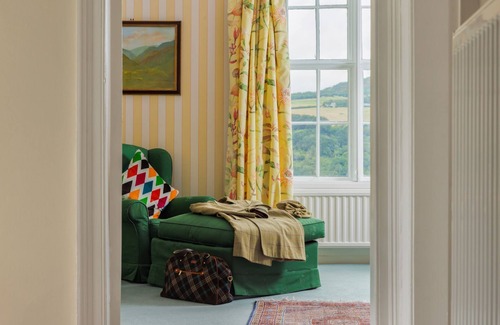 Aberfeldy Villa | Tay River House - Seven Bedroom Villa, Sleeps 13