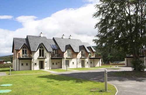 Kenmore Cottage | Tay View Lodge - sleeps 6 guests in 3 bedrooms