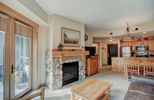 Copper Mountain Village Condo | Taylors Crossing in Copper Center Village, Walk to American E, Hot Tub - TX312