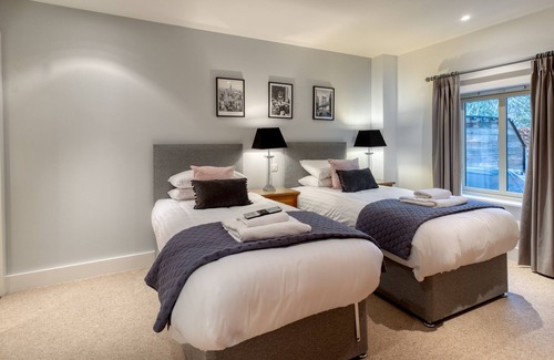 Kenmore Cottage | Tayside (no hot tub) - sleeps 6 guests in 3 bedrooms