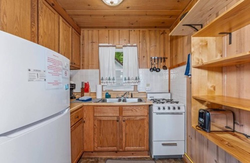 Phelps Cabin | TB8 Thunder Bay Resort Cabin 8