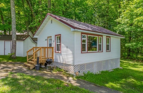 Phelps Cabin | TB8 Thunder Bay Resort Cabin 8