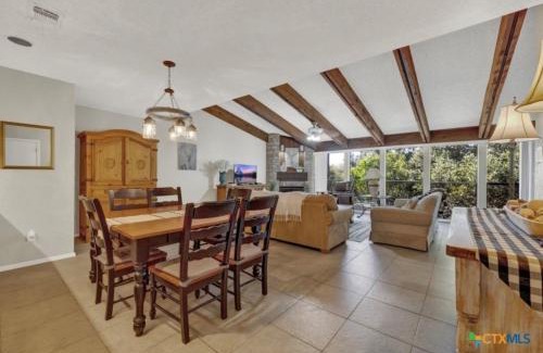 New Braunfels Apartment | TBM 224 T Bar M Retreat