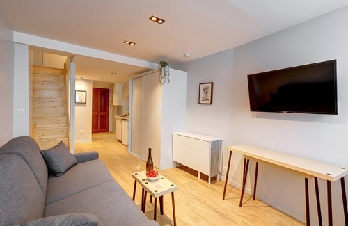 Quartier de la Porte-Saint-Denis Apartment | TBS 252- Mezzanine apartment in the heart of Paris
