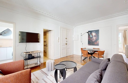 Batignolles Apartment | TBS 285 - Elegant and modern apartment in Paris