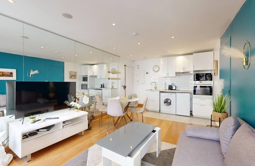 Quartier de la Folie-Mericourt Apartment | TBS 551 - Bright and elegant apartment