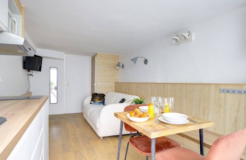 2nd Arrondissement Apartment | TBS 72 - Bright studio near the Marais district