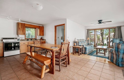 Mayfield Condo | TC Lake Stay-Pontoon & SUP Rentals-King Room!