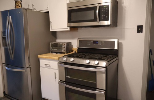 Macalester - Groveland House | tComfortable 2-Bedroom House in Mac-Groveland Near Dining & Colleges