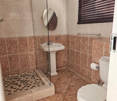 Lynnwood Ridge House | TCS on Lynnwood Guesthouse