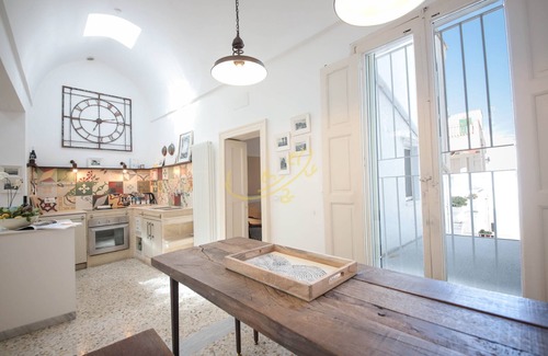 Centro Storico House | TD Casa Altomare w/Terrace Over Historic Center