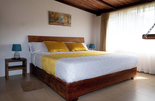 Banos de Agua Santa House | ¿Te gustan los conceptos diferentes? ven a CASA VERDE DESCANSO