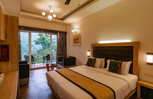 Chithirapuram Hotel | Tea Harvester Munnar