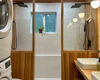 Central Kootenay Apartment | Tea Time Lakeside