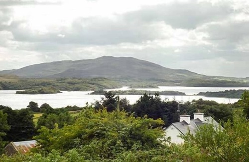 Foxford Cottage | TEACH HANLEY, pet friendly, with open fire in Knockmore, County Mayo