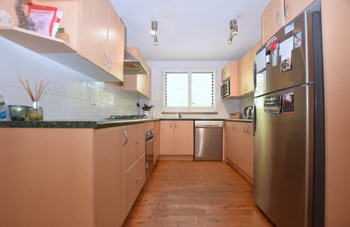 Blackheath House | Teach Na Cairde - House of Friends - Delightful 4 Bedroom Pet-Friendly Home with Essentials Near Quiet Blackheath Bushland