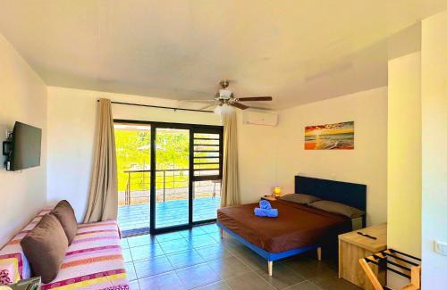 Vaira'o House | Teahupo'o Lodge - accès mer et vue montagne - canoes gratuits