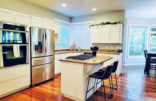 Albany House | Teak and Jordan Estates- Sleeps 24!