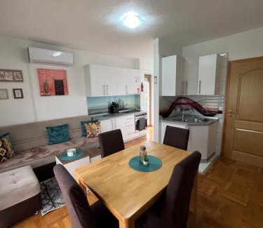 Mali Radic Apartment | Teal Apartment 2