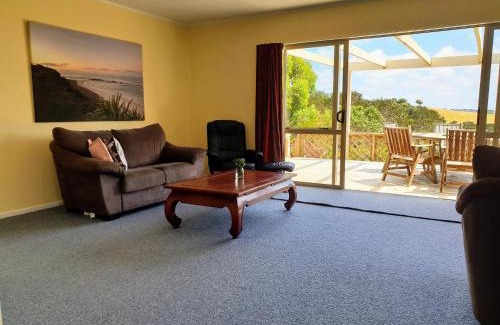 Ngataki House | Tealuca Holiday Home