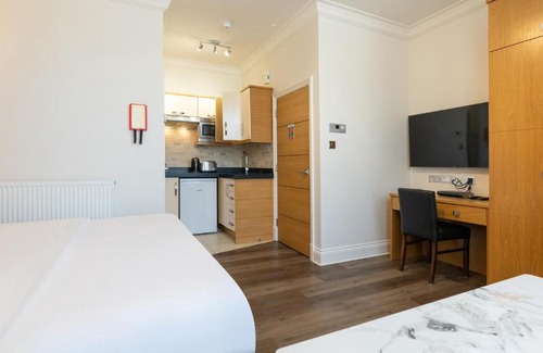 Richmond-upon-Thames Apartment | Teddington Lodge