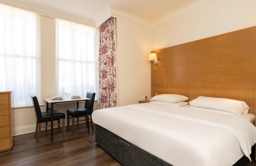 Richmond-upon-Thames Apartment | Teddington Lodge
