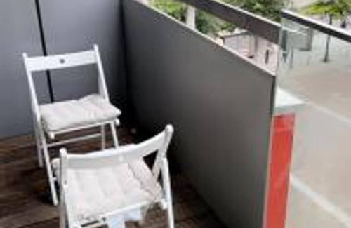 Canning Town Apartment | Tee Sweetlux Apartment In Canning Town