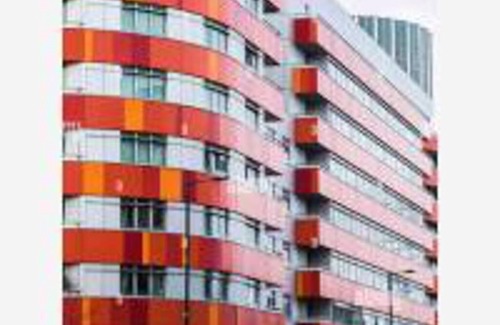 Canning Town Apartment | Tee Sweetlux Apartment In Canning Town