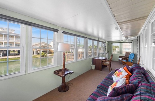 North Myrtle Beach House | Tee Time - Channel Home, Walk to Beach