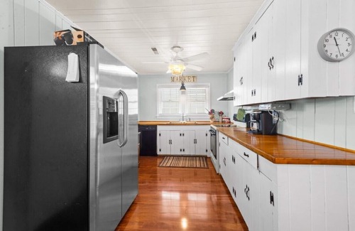 North Myrtle Beach House | Tee Time - Channel Home, Walk to Beach
