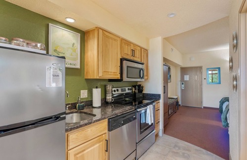 Wisconsin Dells Condo | Tee Time Terrace - Rare Find! Chula Vista Retreat!