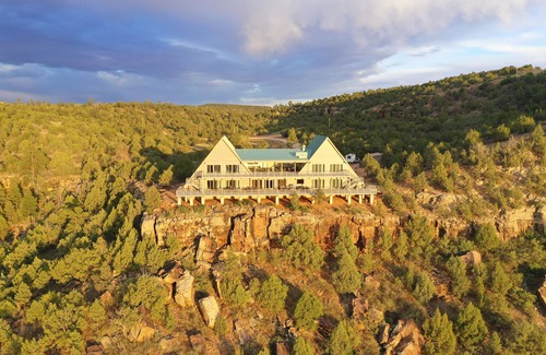 Solano Hotel | Teepee Lodge at giant ranch with horses & firearms