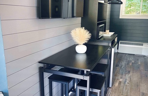 Roscommon Apartment | TeePee Room 11-Newly Renovated