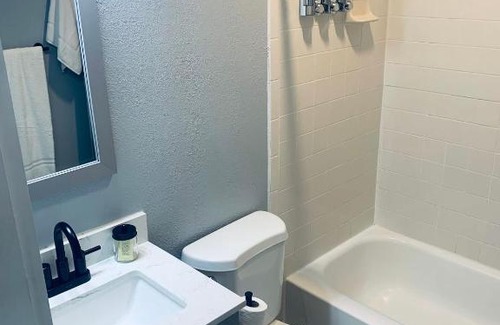 Roscommon Apartment | TeePee Room 15-Newly Renovated