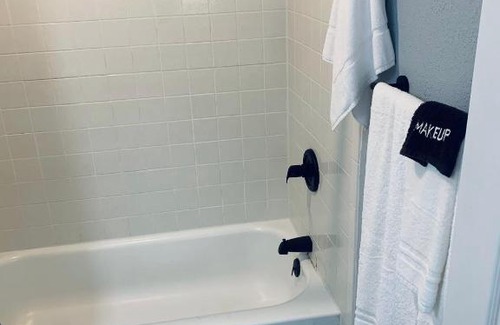 Roscommon Apartment | TeePee Room 15-Newly Renovated