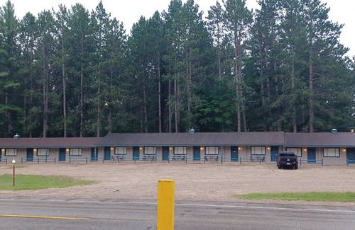 Roscommon Apartment | TeePee Room 3- Newly Renovated