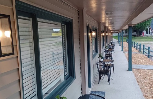 Roscommon Apartment | TeePee Room 4 - Newly Renovated