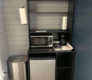 Roscommon Apartment | TeePee Room 5- Newly Renovated