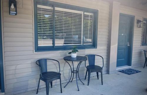 Roscommon Apartment | TeePee Room 5- Newly Renovated