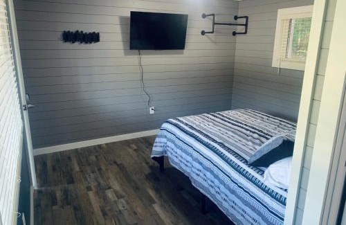 Roscommon Apartment | TeePee Room 7- Newly Renovated