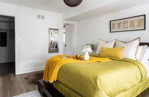 Churchill Meadows House | Tehreem's Luxurious Private Bedroom En Suite