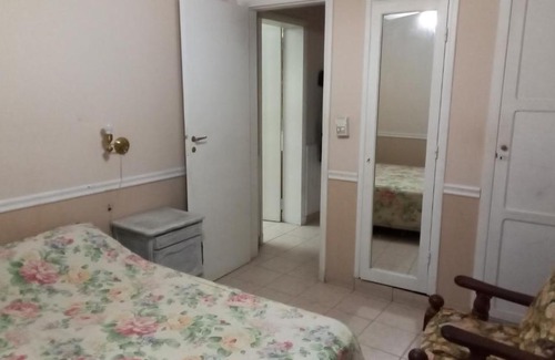 Trelew Apartment | Tejas rojas